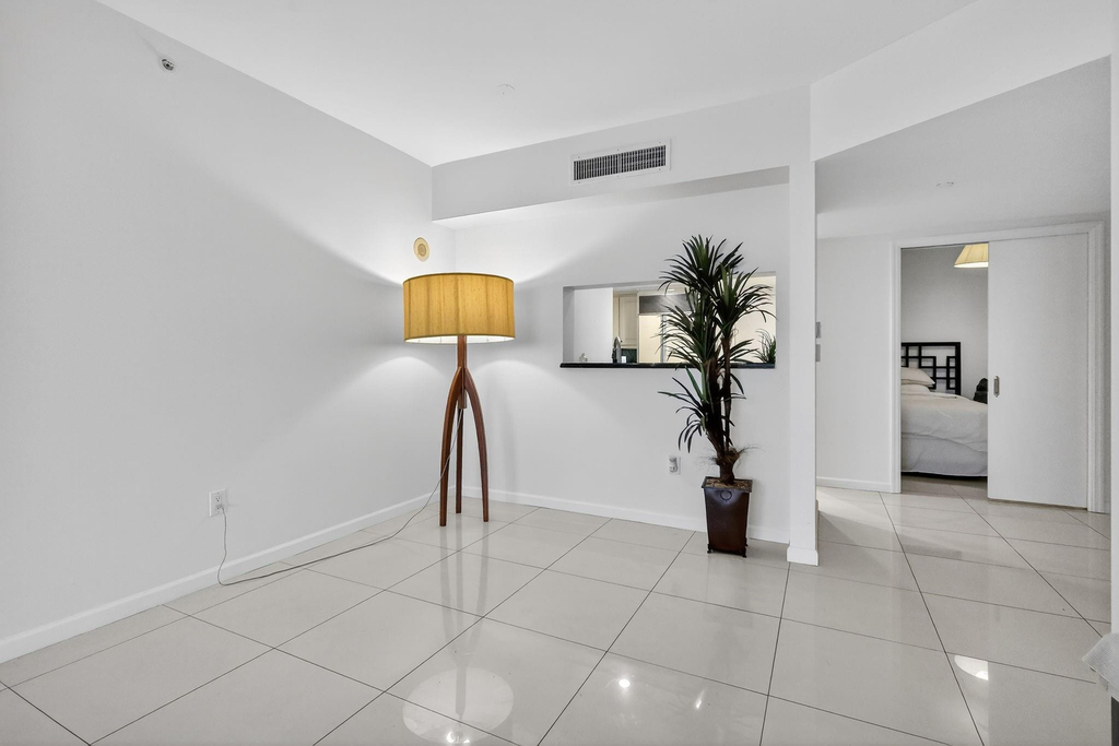 9595 Collins Avenue - Photo 4