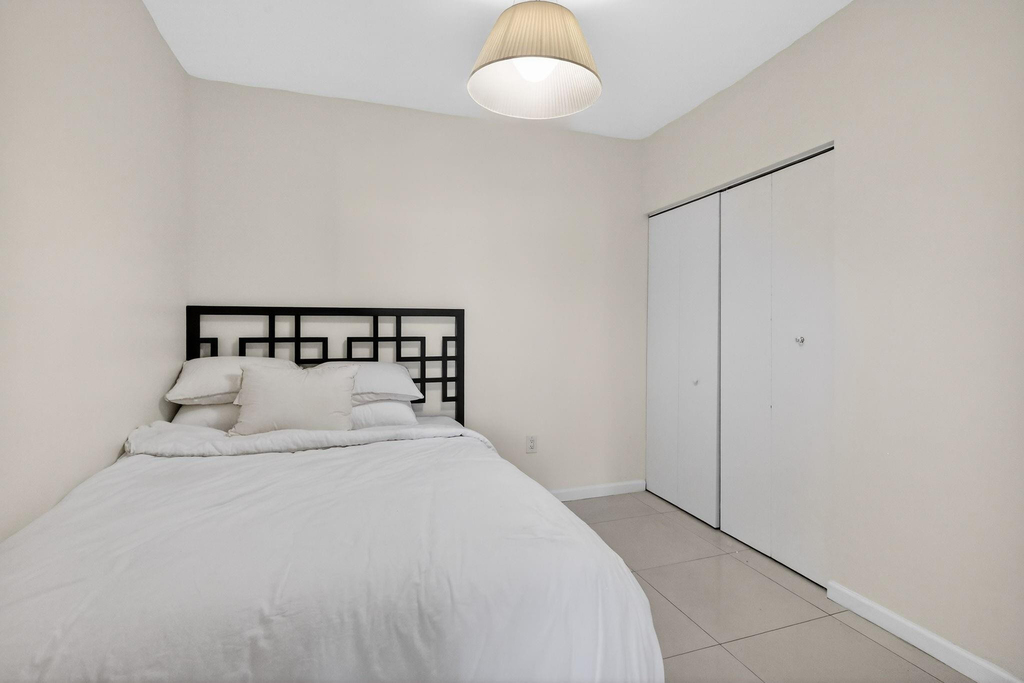 9595 Collins Avenue - Photo 23