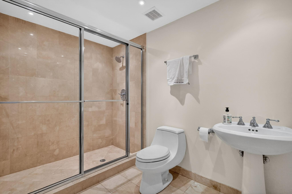 9595 Collins Avenue - Photo 32
