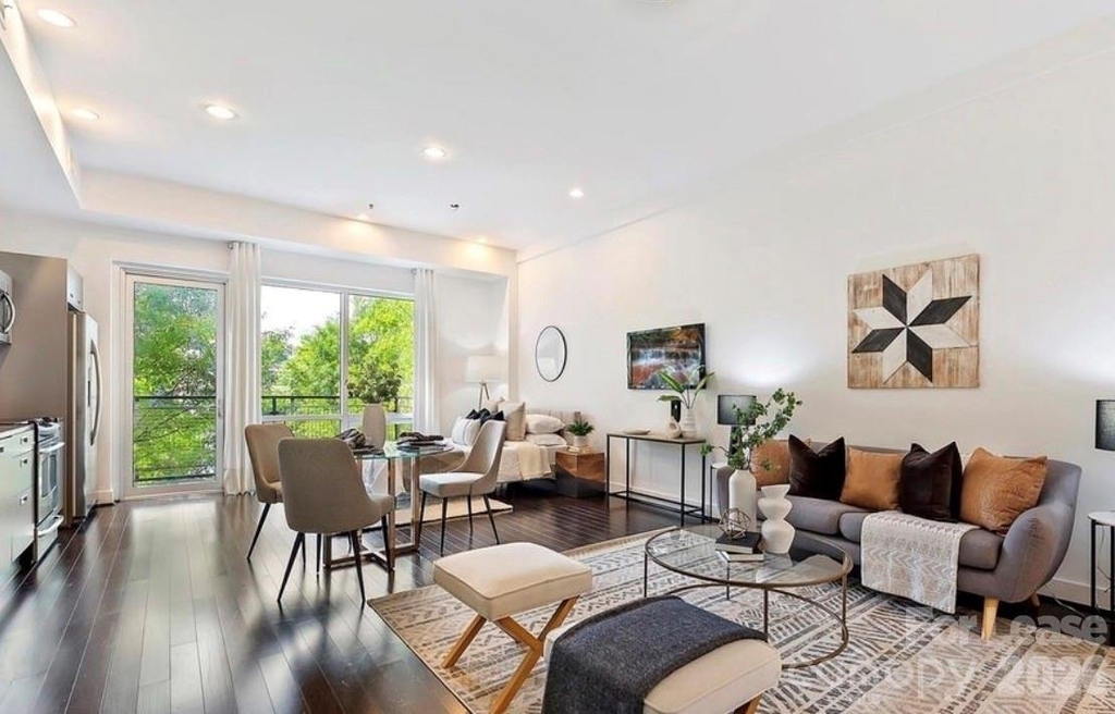 1133 Metropolitan Avenue - Photo 1