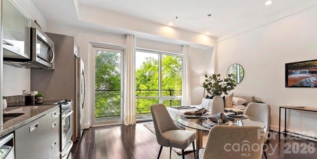 1133 Metropolitan Avenue - Photo 4