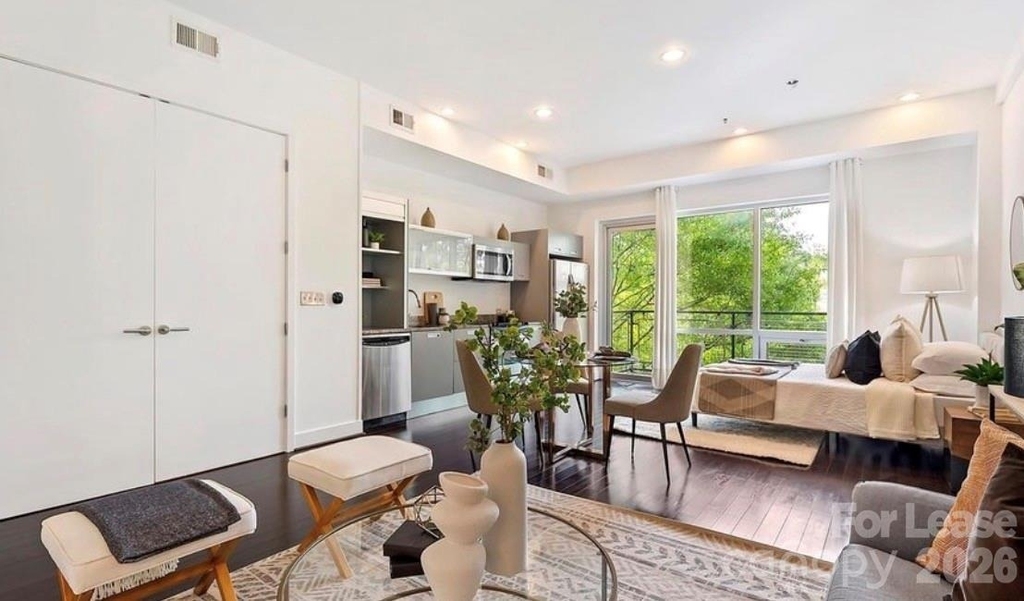 1133 Metropolitan Avenue - Photo 2