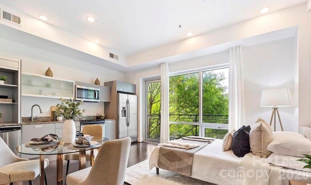 1133 Metropolitan Avenue - Photo 3