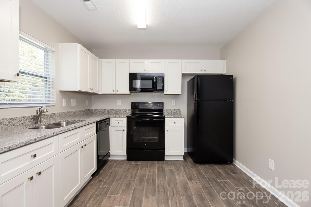 1630 Ledson Court - Photo 5