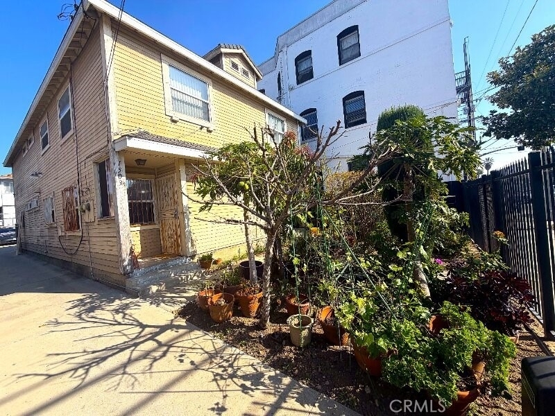 1503 W Adams Boulevard - Photo 0