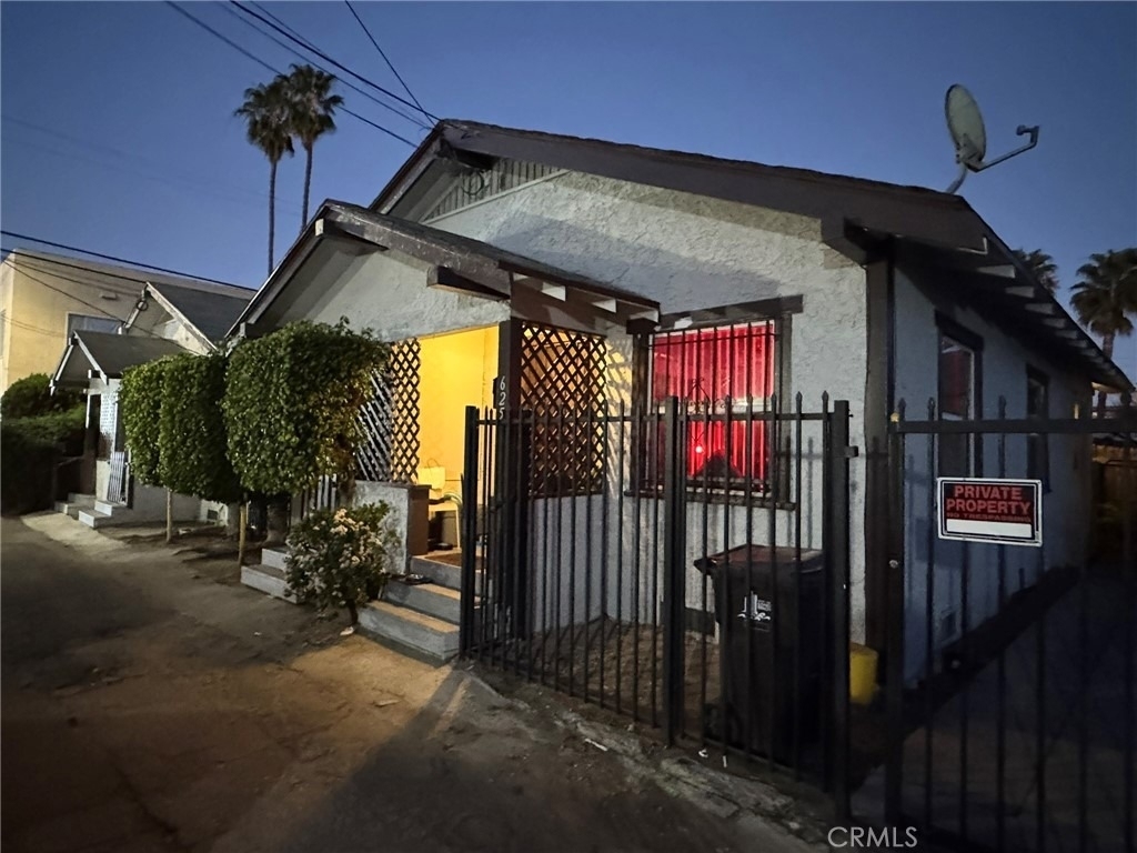 625 E 6th - Photo 1