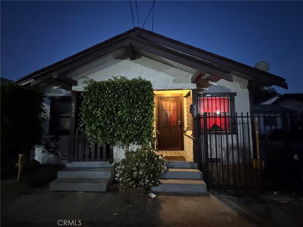 625 E 6th - Photo 0