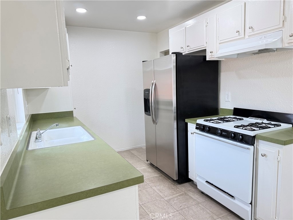 420 E Blueridge Avenue - Photo 5