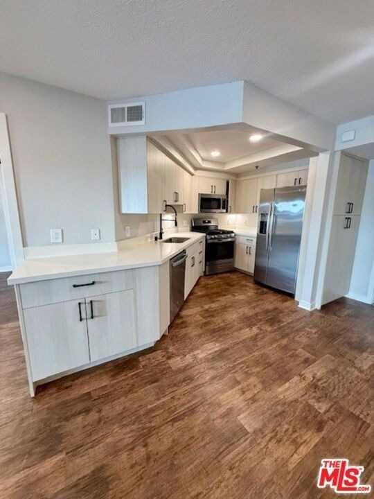 7660 Beverly Boulevard - Photo 0
