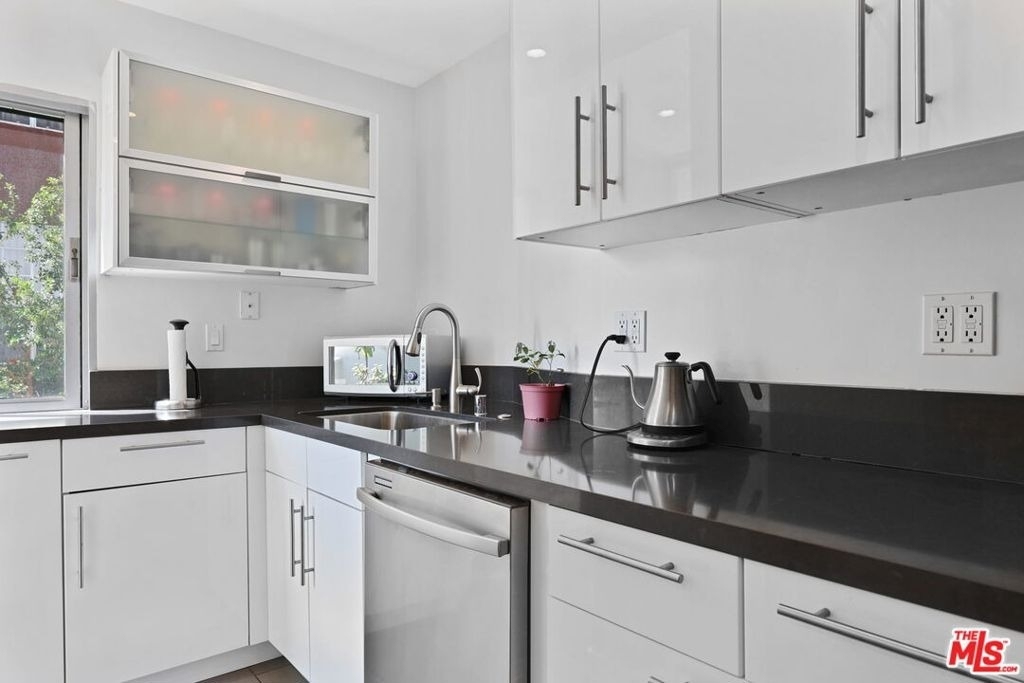 7250 Franklin Avenue - Photo 11