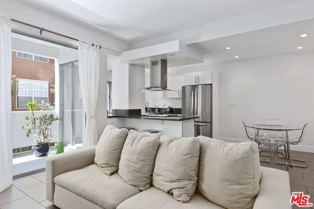 7250 Franklin Avenue - Photo 6