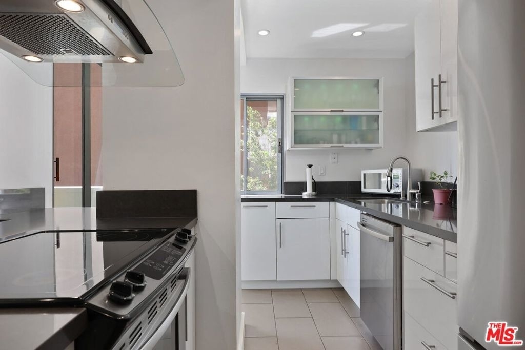 7250 Franklin Avenue - Photo 10