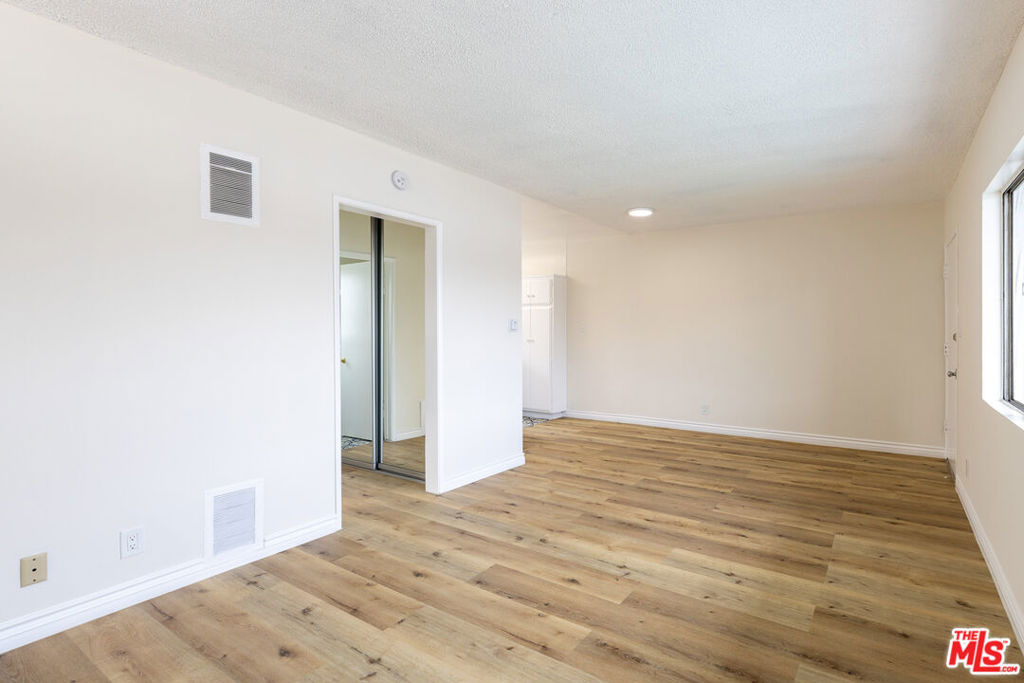 1295 Federal Avenue - Photo 8