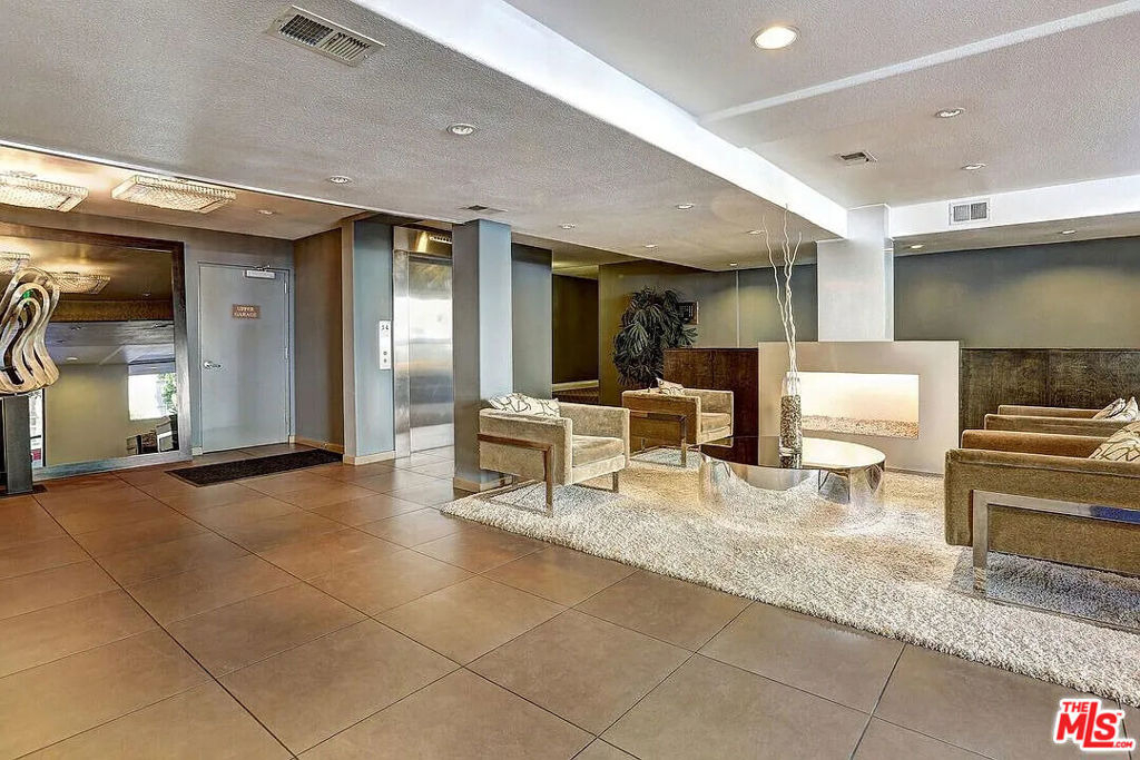 141 S Clark Drive - Photo 9