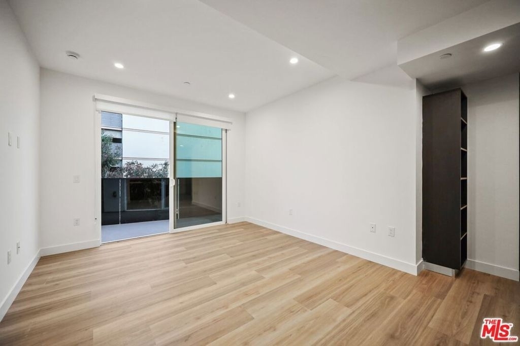 951 Ogden - Photo 3
