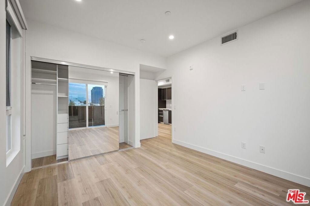 951 Ogden - Photo 8