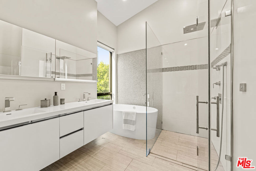 1847 Coldwater Canyon Drive - Photo 14