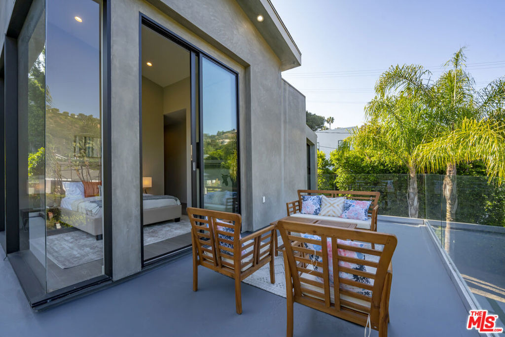 1847 Coldwater Canyon Drive - Photo 11