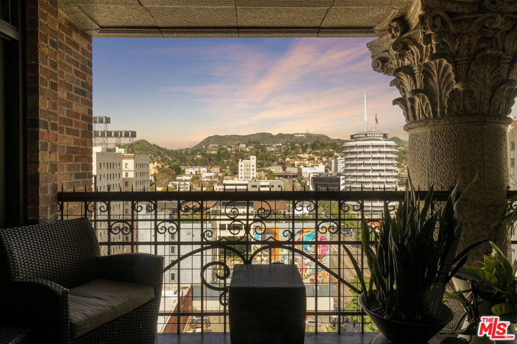 1645 Vine Street - Photo 1