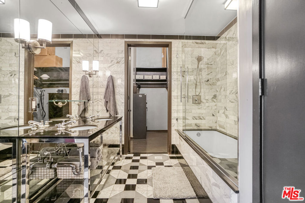 1645 Vine Street - Photo 21