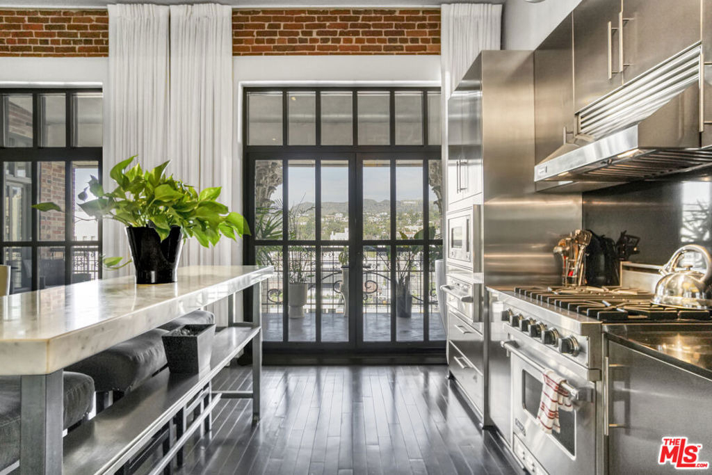 1645 Vine Street - Photo 11
