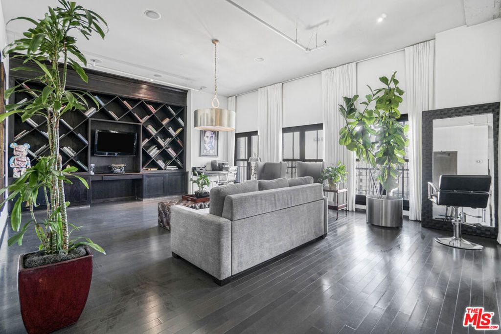1645 Vine Street - Photo 3