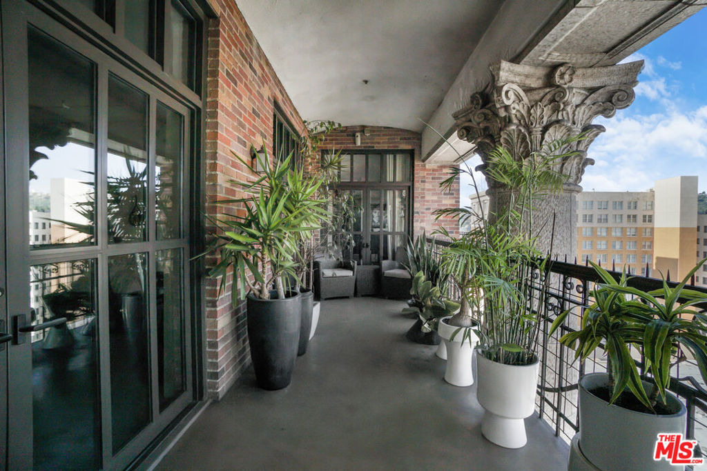 1645 Vine Street - Photo 17