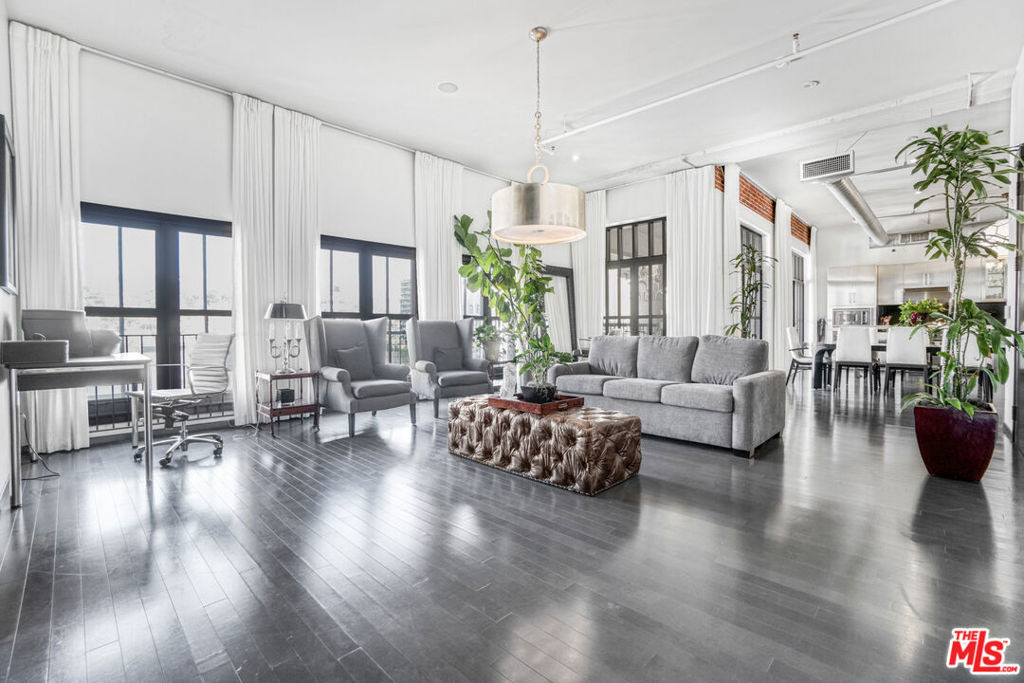 1645 Vine Street - Photo 5