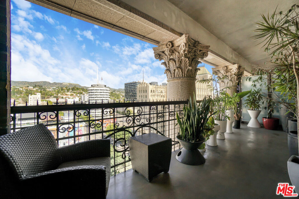 1645 Vine Street - Photo 15