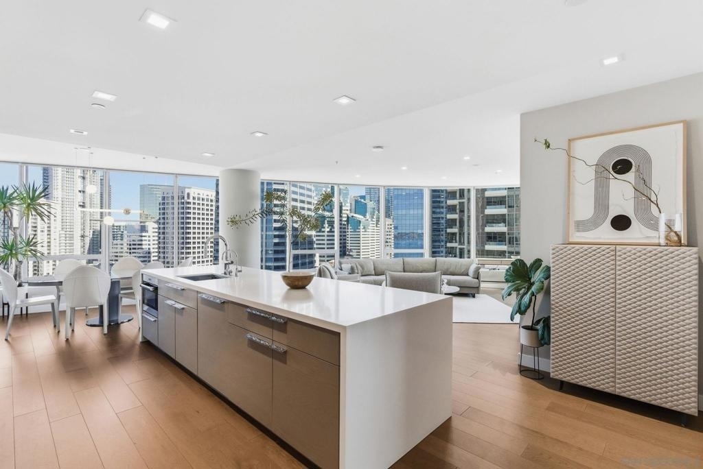 888 W E Street - Photo 3