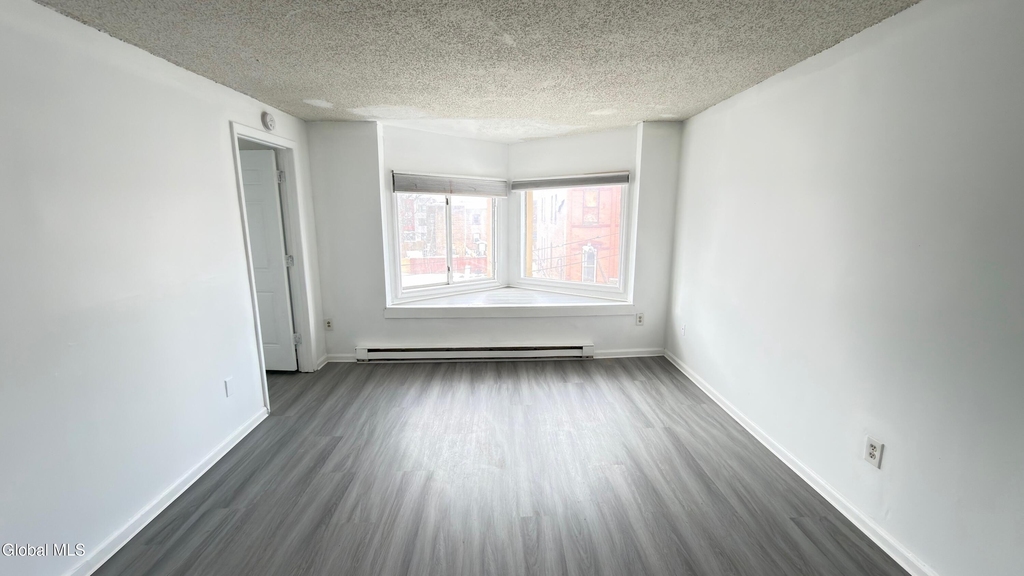 3134 6th Avenue - Photo 4
