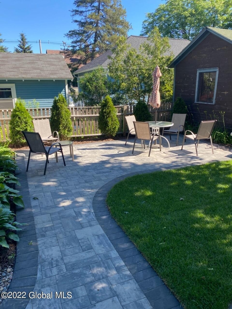 201 Lake Avenue - Photo 2