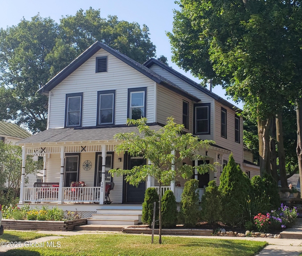 201 Lake Avenue - Photo 0