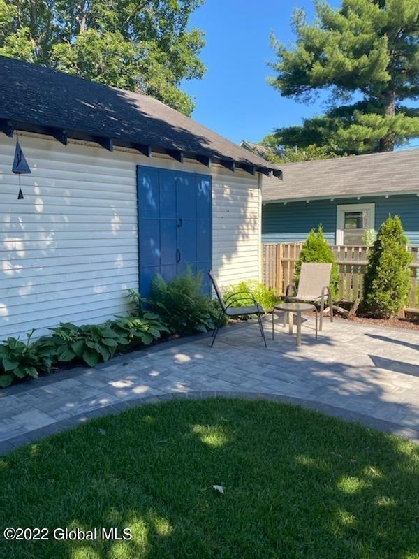 201 Lake Avenue - Photo 4