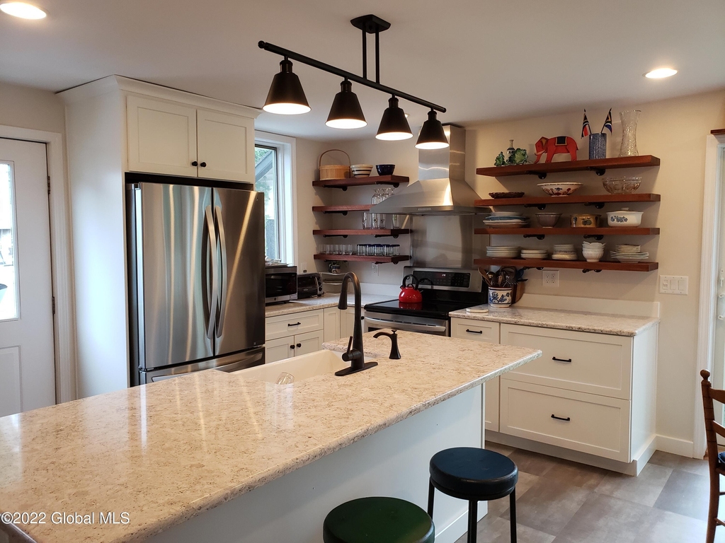 201 Lake Avenue - Photo 5