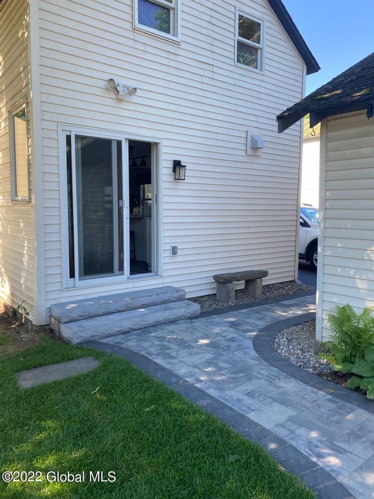 201 Lake Avenue - Photo 3