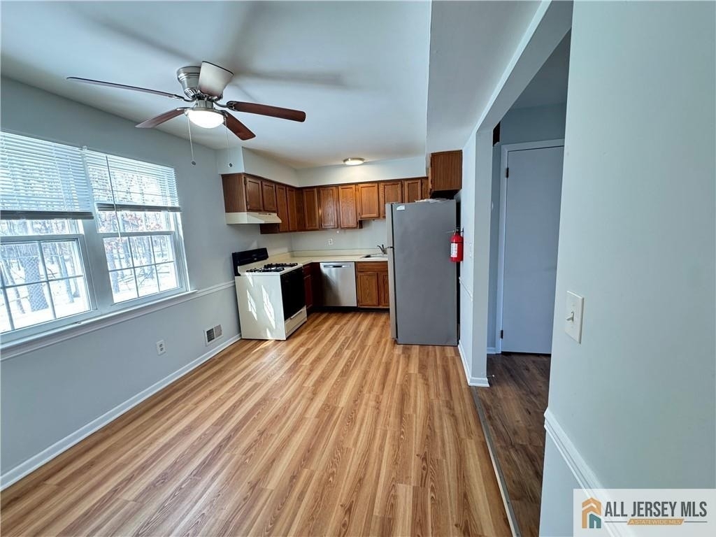 15 Hanover Square - Photo 3