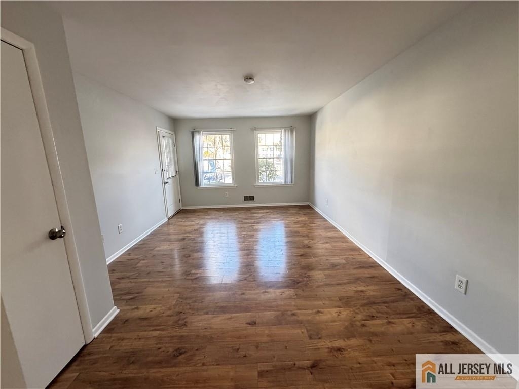 15 Hanover Square - Photo 1