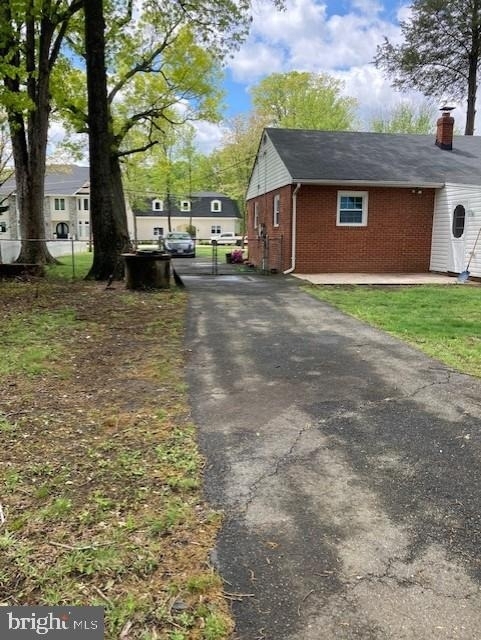 6438 Windham Avenue - Photo 1