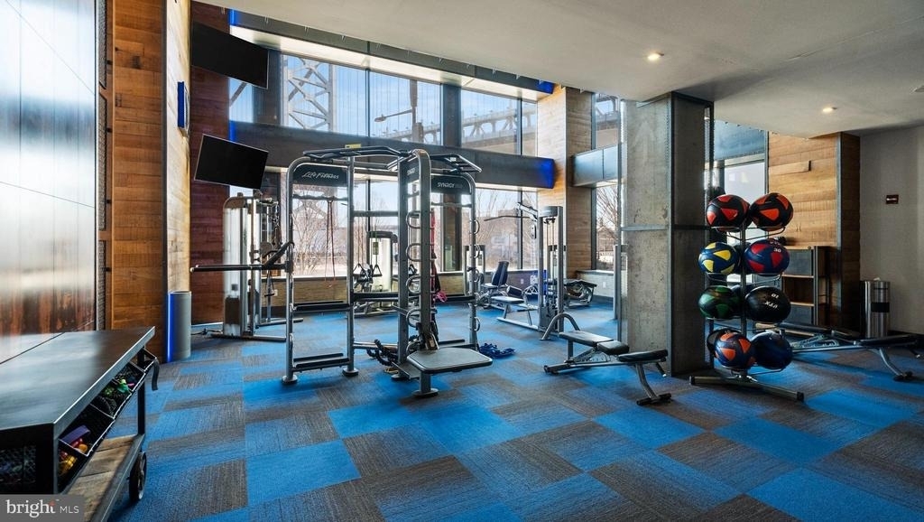 235 N Columbus Boulevard - Photo 31