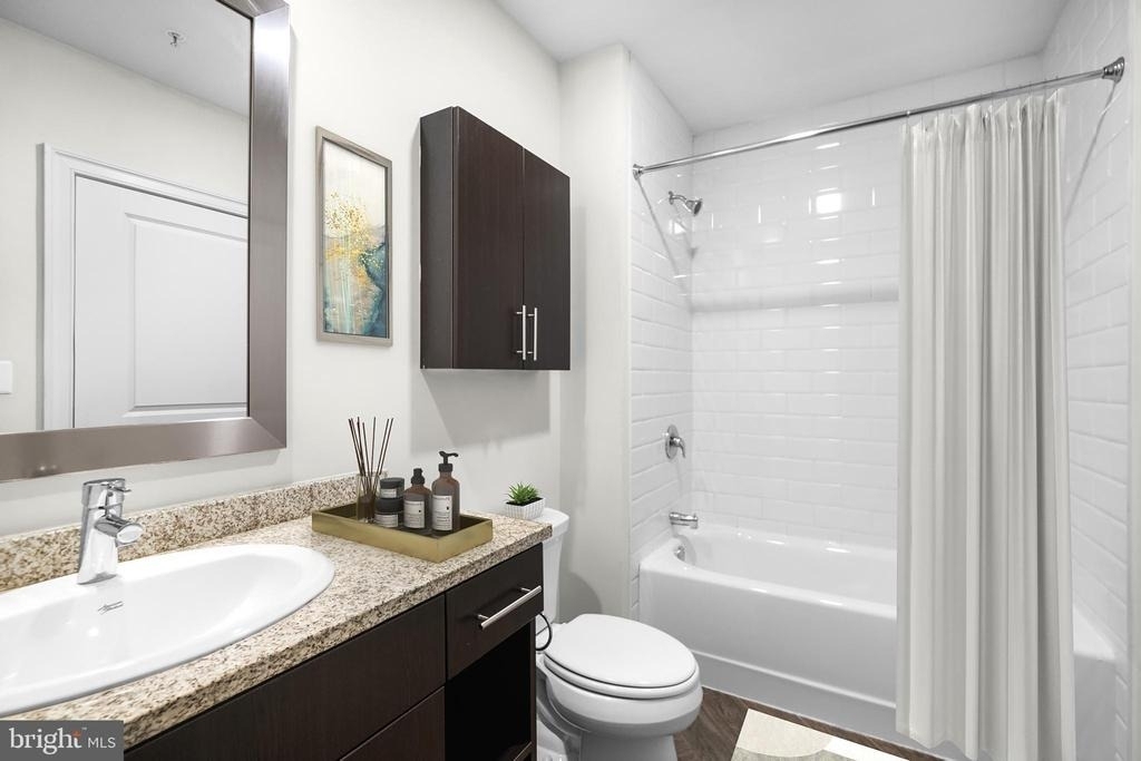 235 N Columbus Boulevard - Photo 16
