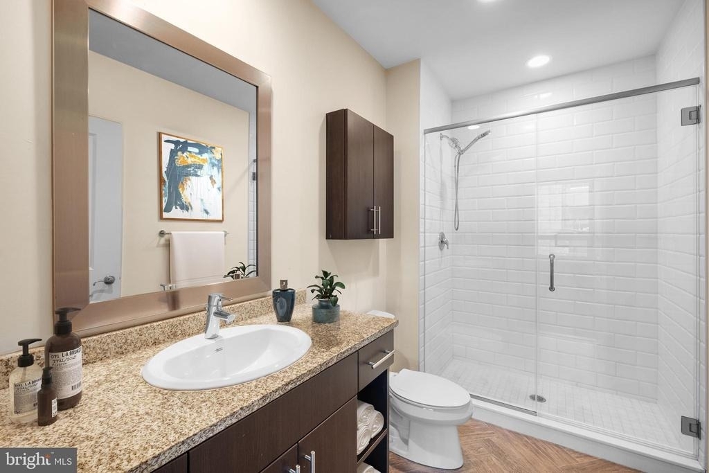 235 N Columbus Boulevard - Photo 4