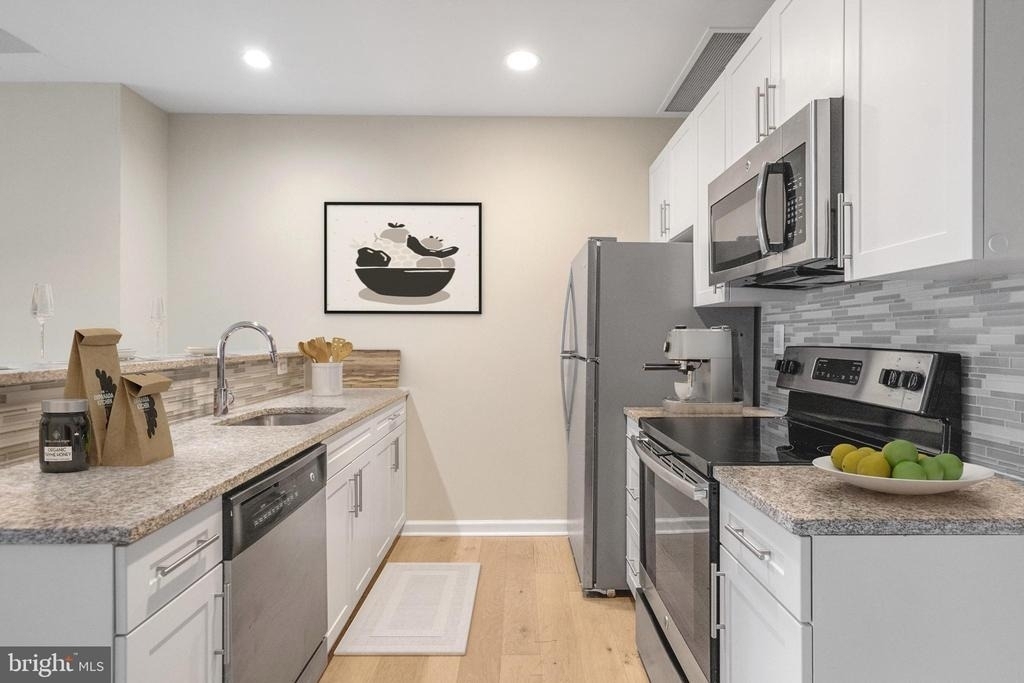 235 N Columbus Boulevard - Photo 12