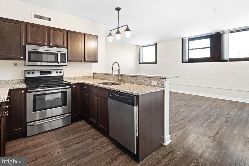 523 N Broad Street - Photo 2