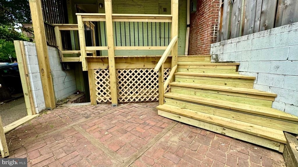 2148 Green Street - Photo 2