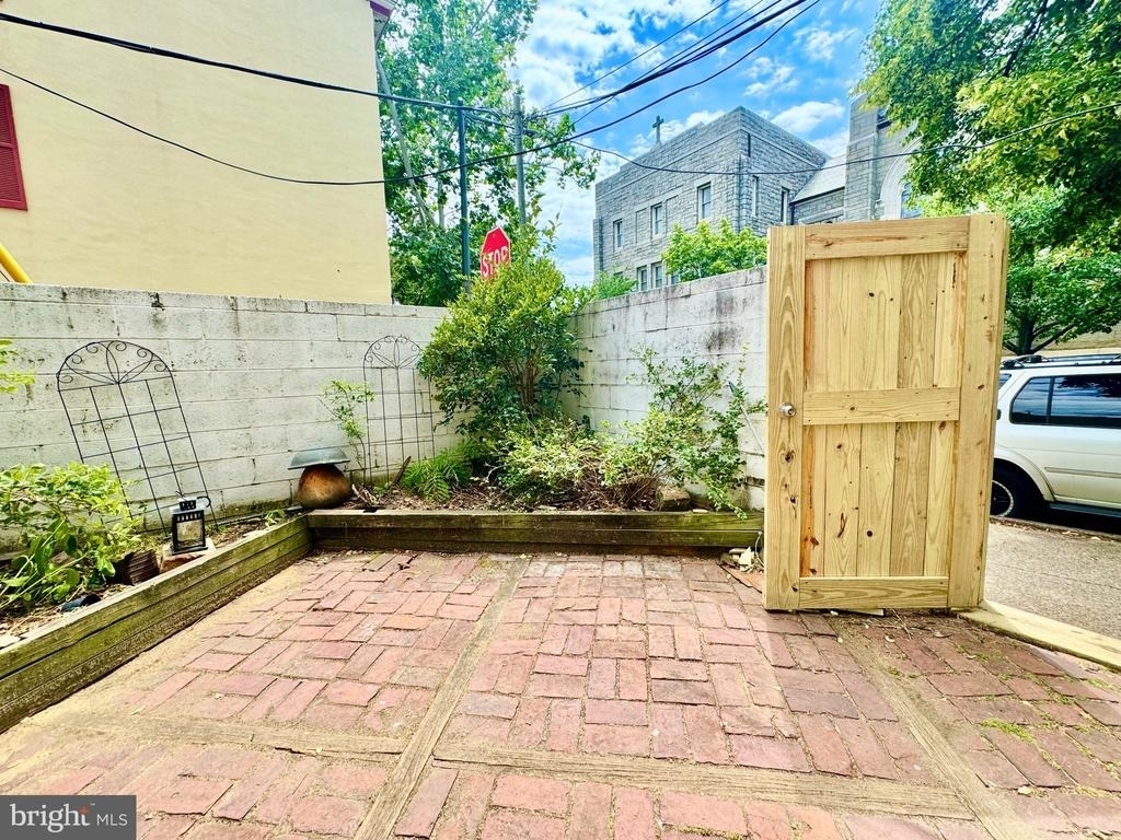 2148 Green Street - Photo 1