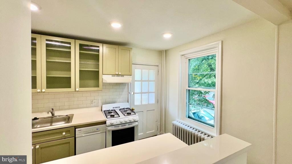 2148 Green Street - Photo 6