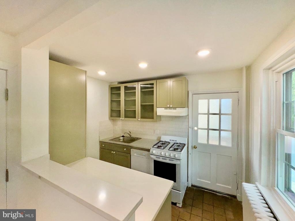 2148 Green Street - Photo 14