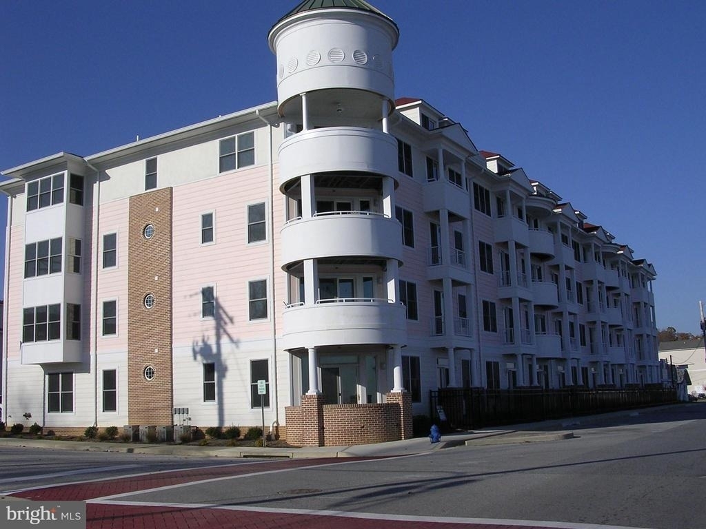 9000 Bay Avenue - Photo 0