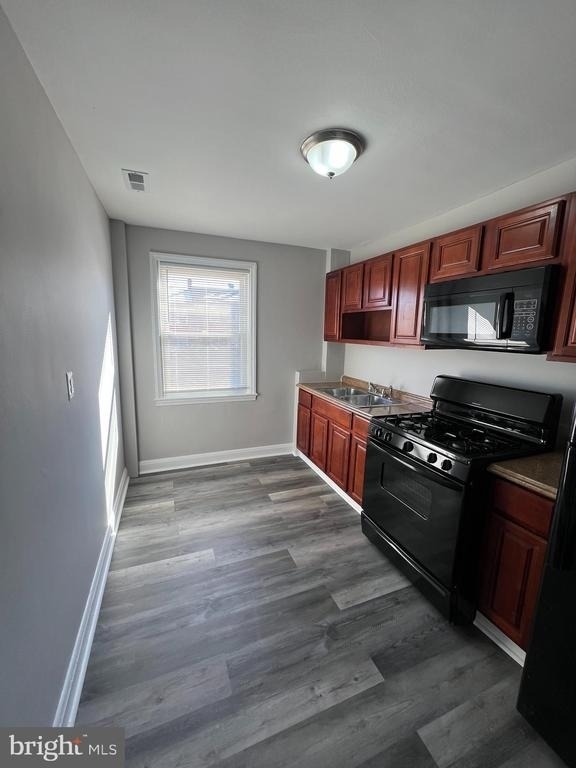 3611 Ravenwood Avenue - Photo 1